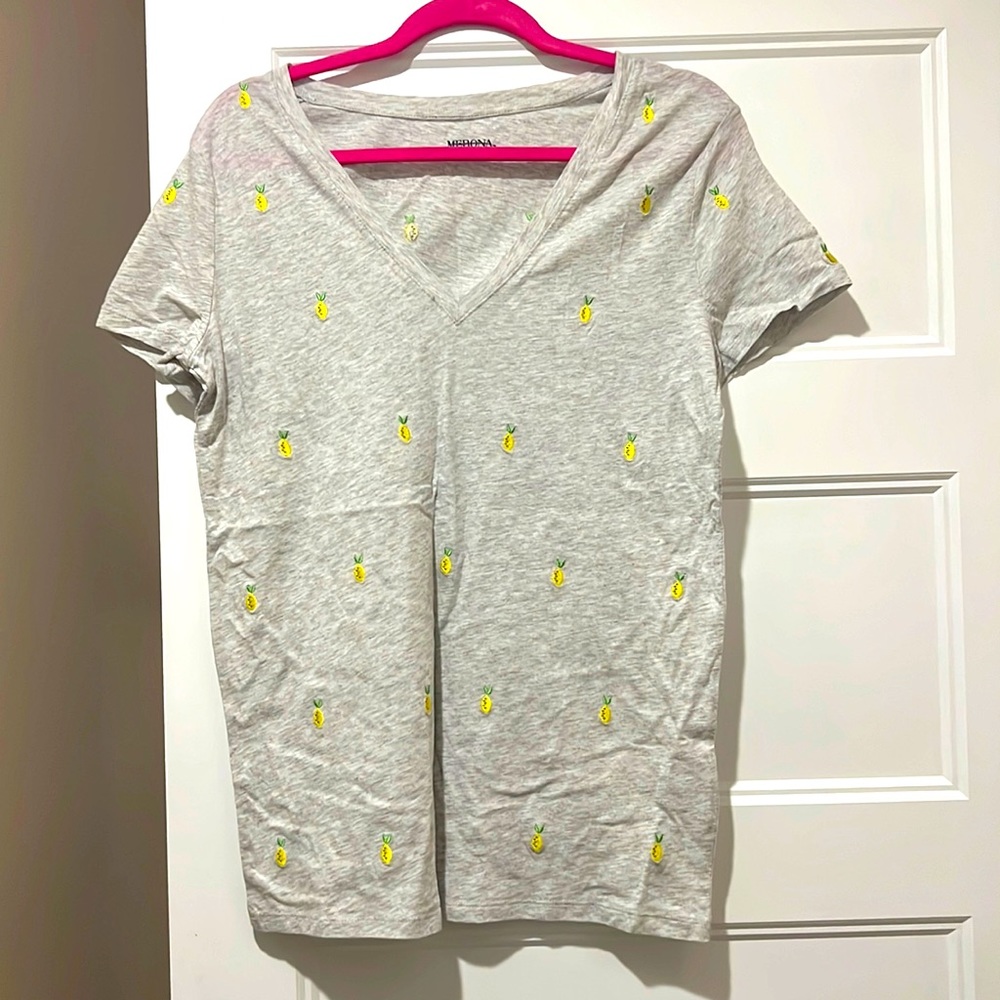 Fun embroidered pineapple tshirt Large 100% cotton